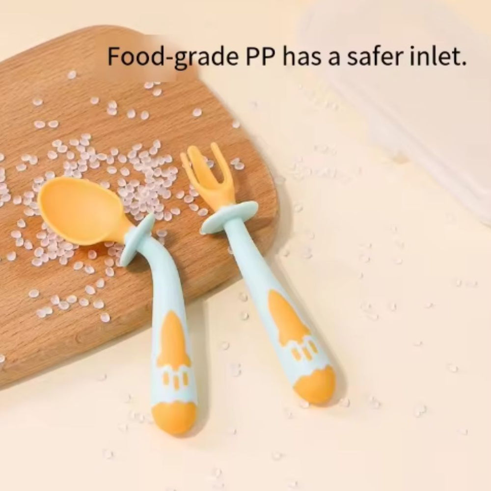 Children's spoon and fork set on a wooden board with text about food-grade PP material.